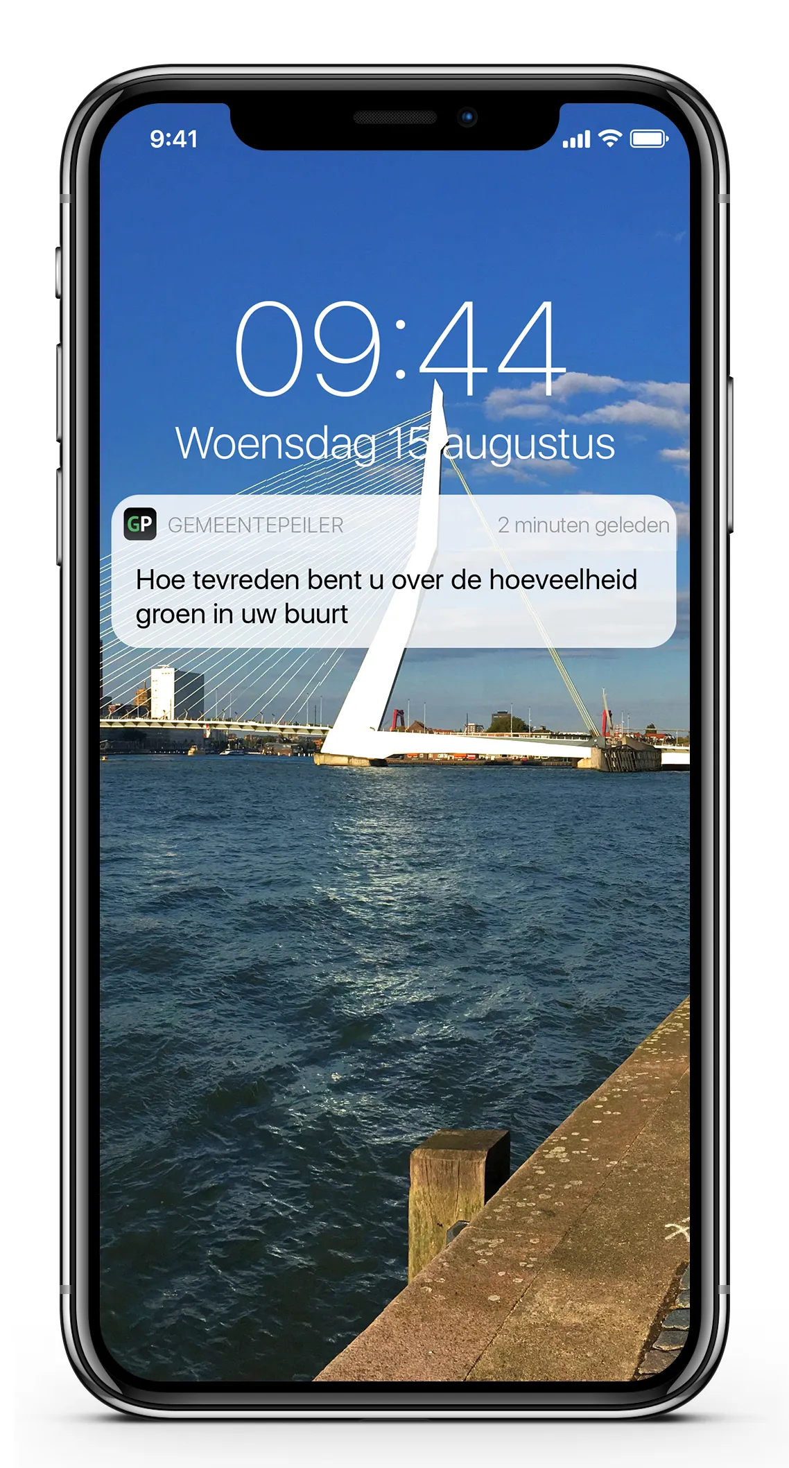 Een melding van Gemeentepeiler op een telefoon, met de Erasmusbrug op de achtergrond